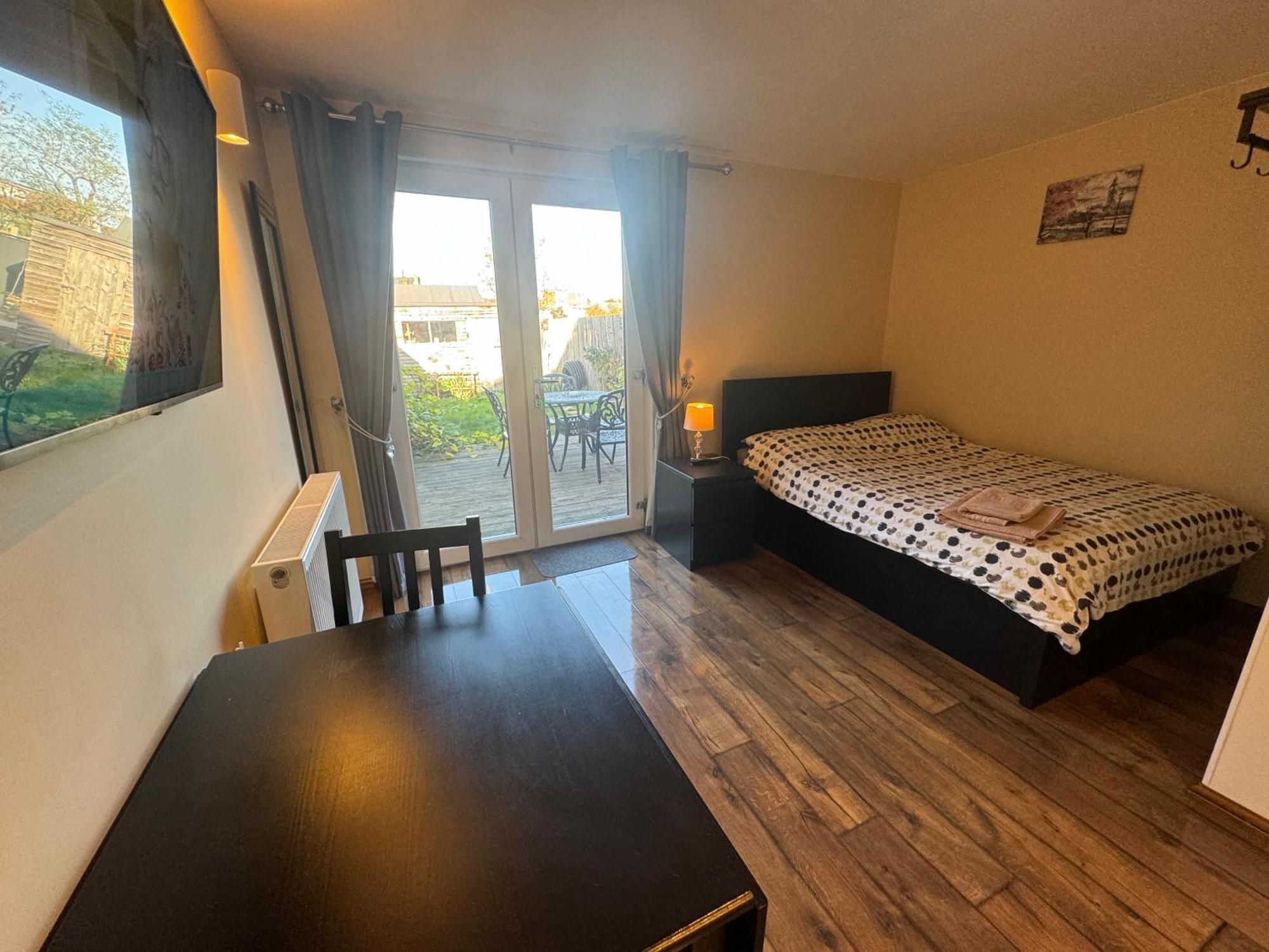 Studio-4 For Professionals Appartement *
